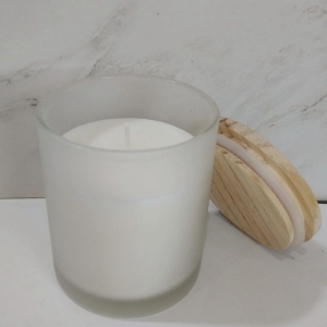 VELA AROMÁTICA DE CERÁMICA CON TAPA BAMBÚ